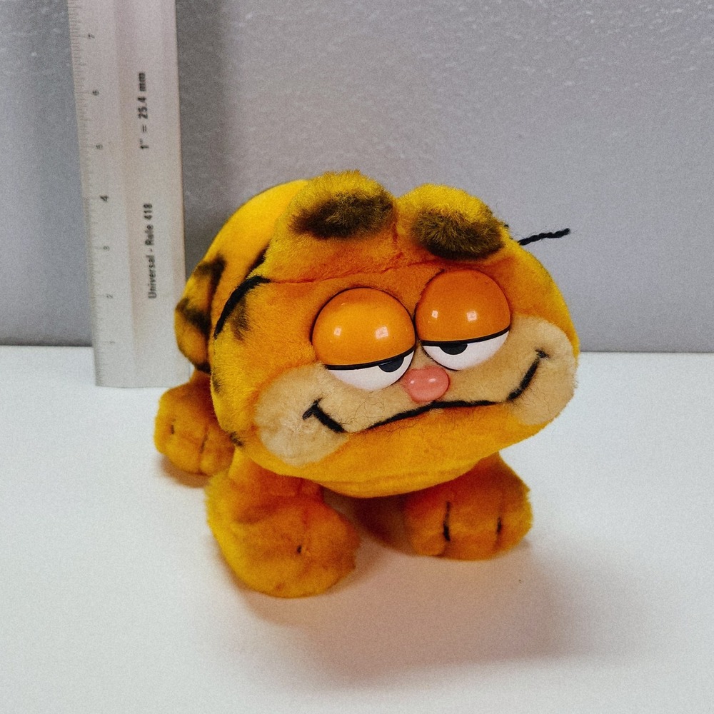 1981 R. Dakin 6” Standing Garfield Plush United Feature Syndicate -Vintage